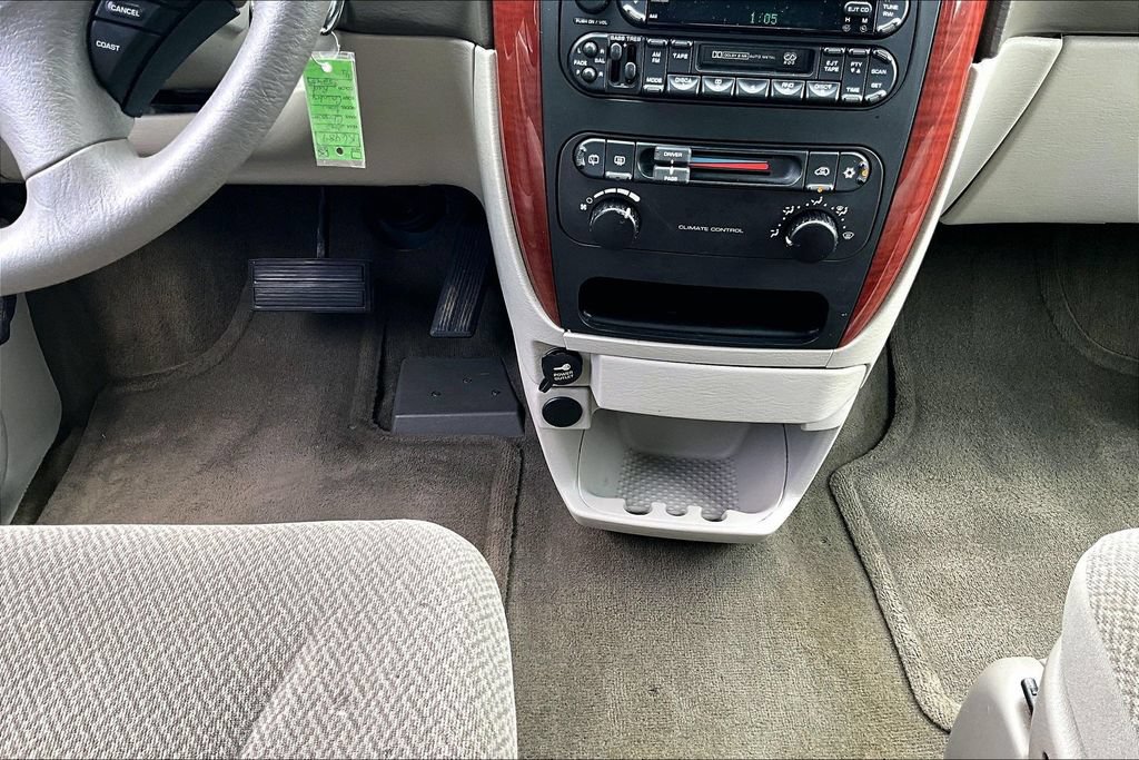 Used 2005 Chrysler Town & Country w/ Popular Equipment Group I FWD image 28