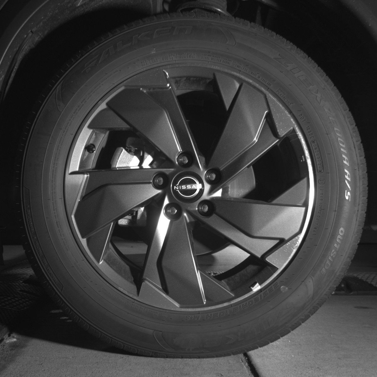 Used 2025 Nissan Rogue SV image 12