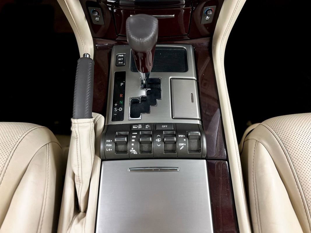 Used 2013 Lexus LX 570 4WD w/ Luxury Pkg image 37