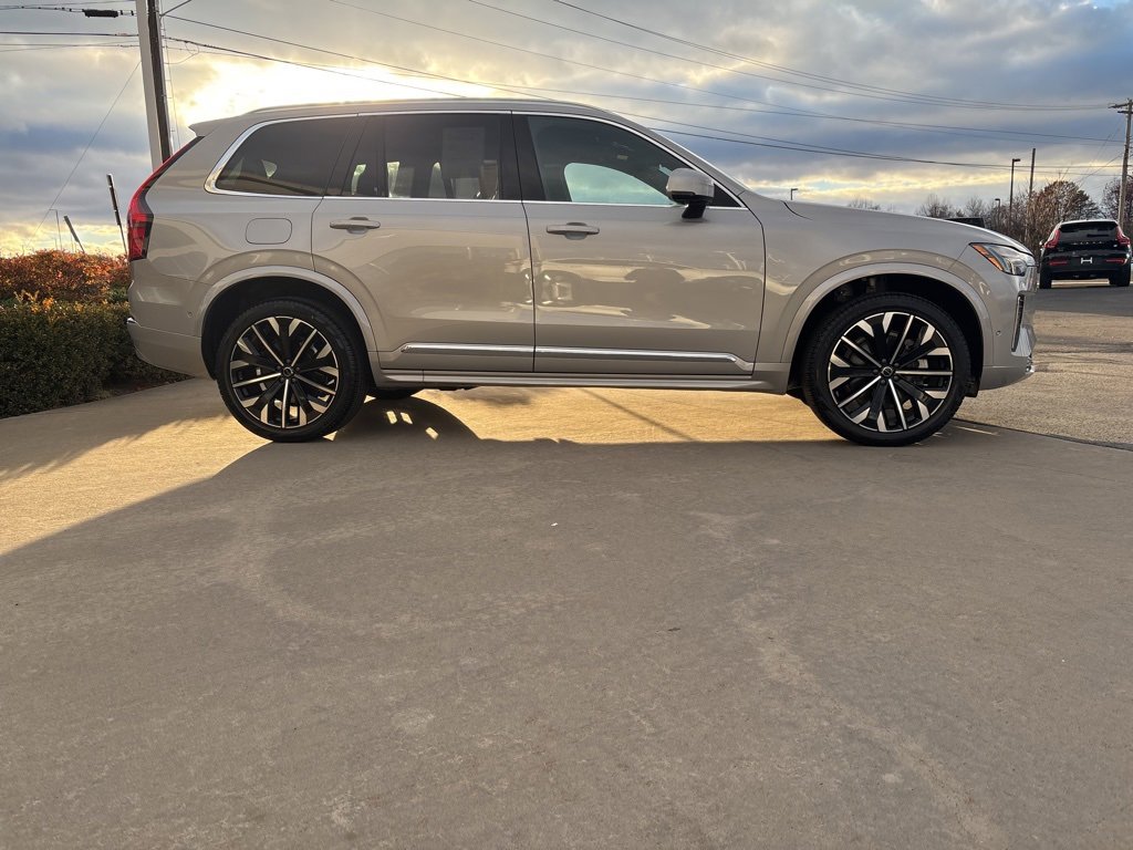 Certified 2025 Volvo XC90 B6 Plus image 4