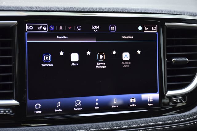 Used 2023 Chrysler Pacifica Limited FWD image 16