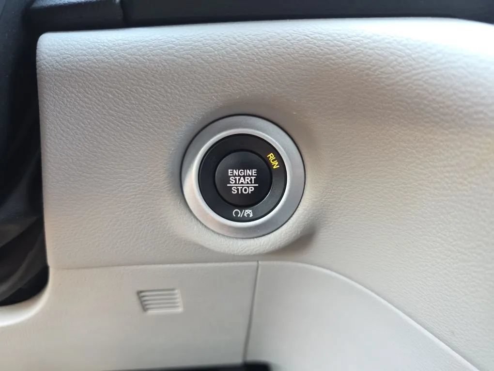 Used 2023 Chrysler Pacifica Touring-L FWD image 34