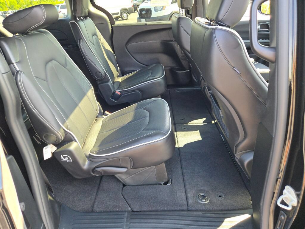 Used 2026 Chrysler Pacifica Limited w/ S Appearance Package AWD/4WD image 21