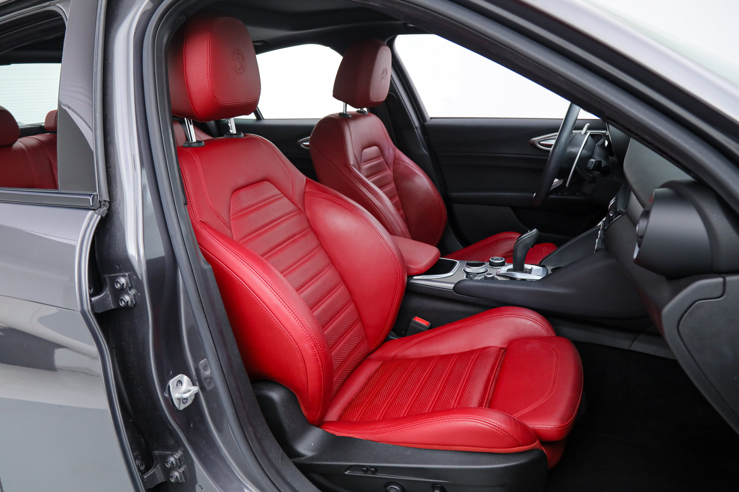 Used 2023 Alfa Romeo Giulia Veloce RWD image 13