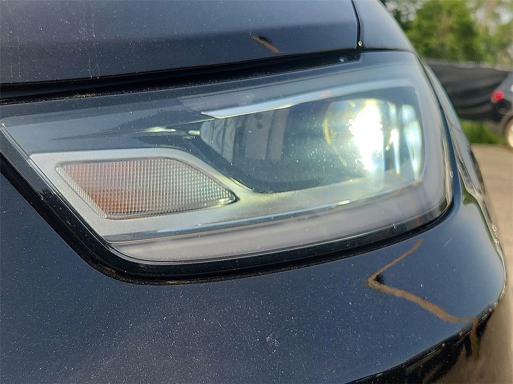 Used 2023 Chrysler Pacifica Limited image 9