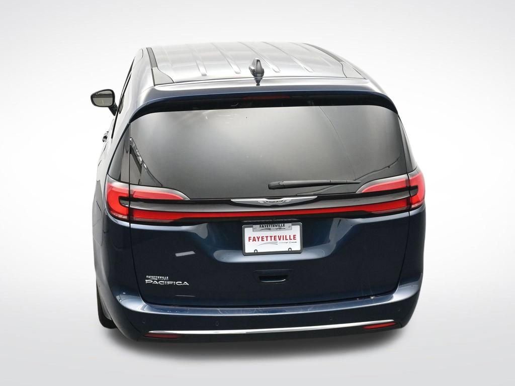 Used 2025 Chrysler Pacifica Select image 25