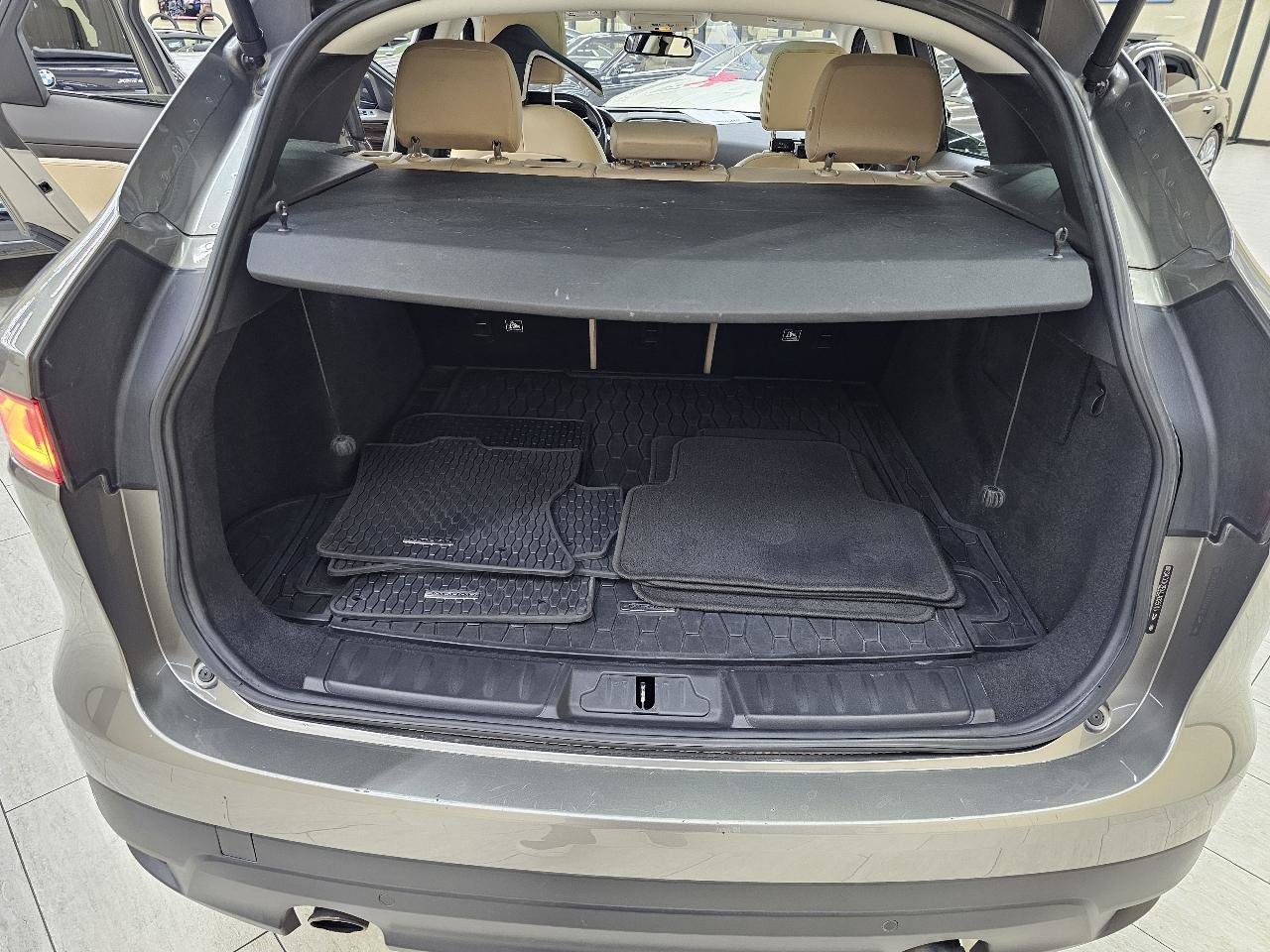 Used 2018 Jaguar F-PACE Prestige AWD/4WD image 13