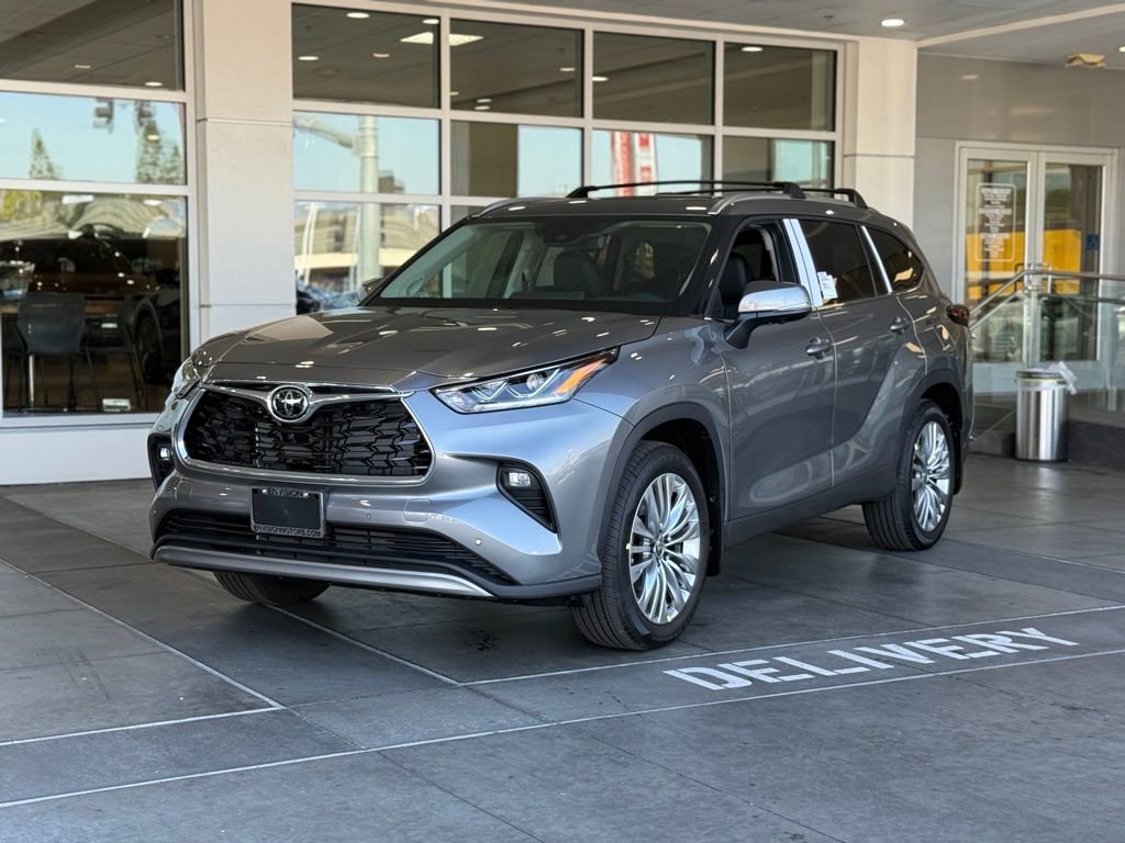 New 2026 Toyota Highlander Platinum image 2