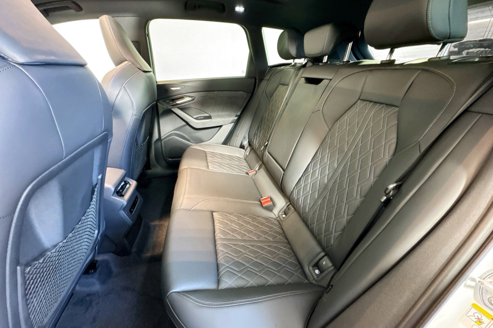 New 2025 Audi SQ6 e-tron Prestige AWD/4WD image 21