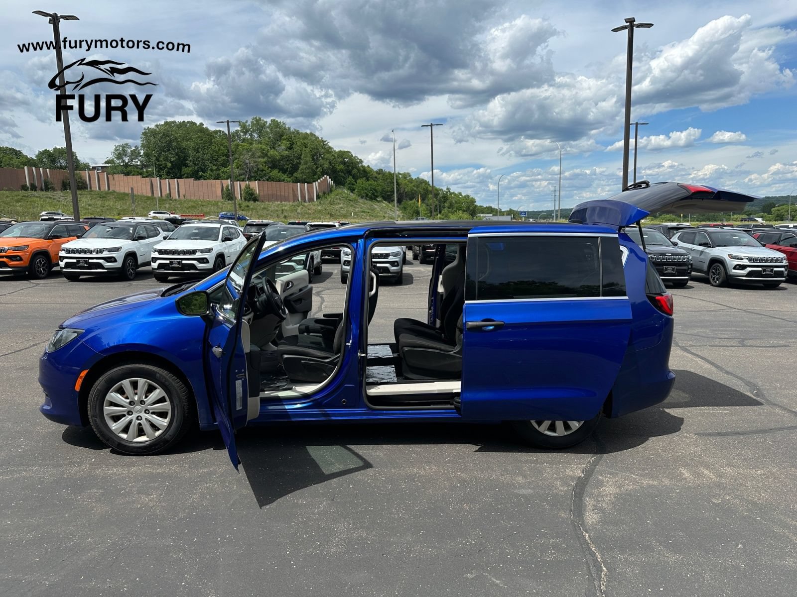 Used 2019 Chrysler Pacifica L FWD image 34