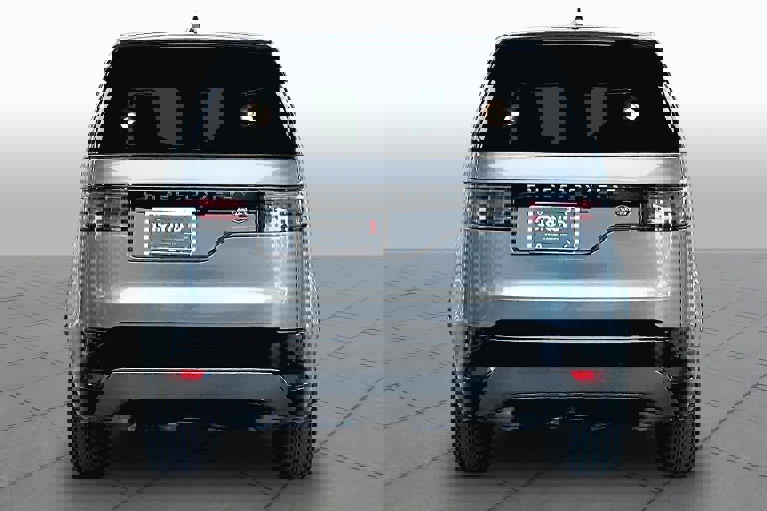 Used 2023 Land Rover Discovery S R-Dynamic image 5