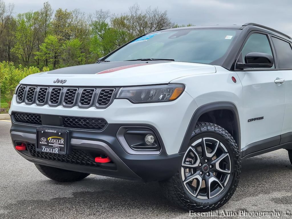 Used 2025 Jeep Compass Trailhawk AWD/4WD image 2