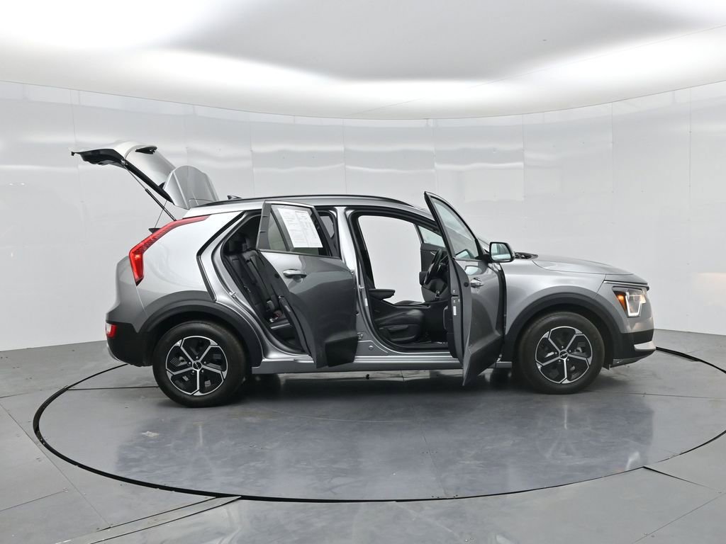 Used 2024 Kia Niro EX FWD image 3