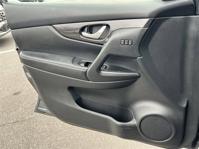 Used 2019 Nissan Rogue SV w/ Premium Package image 24