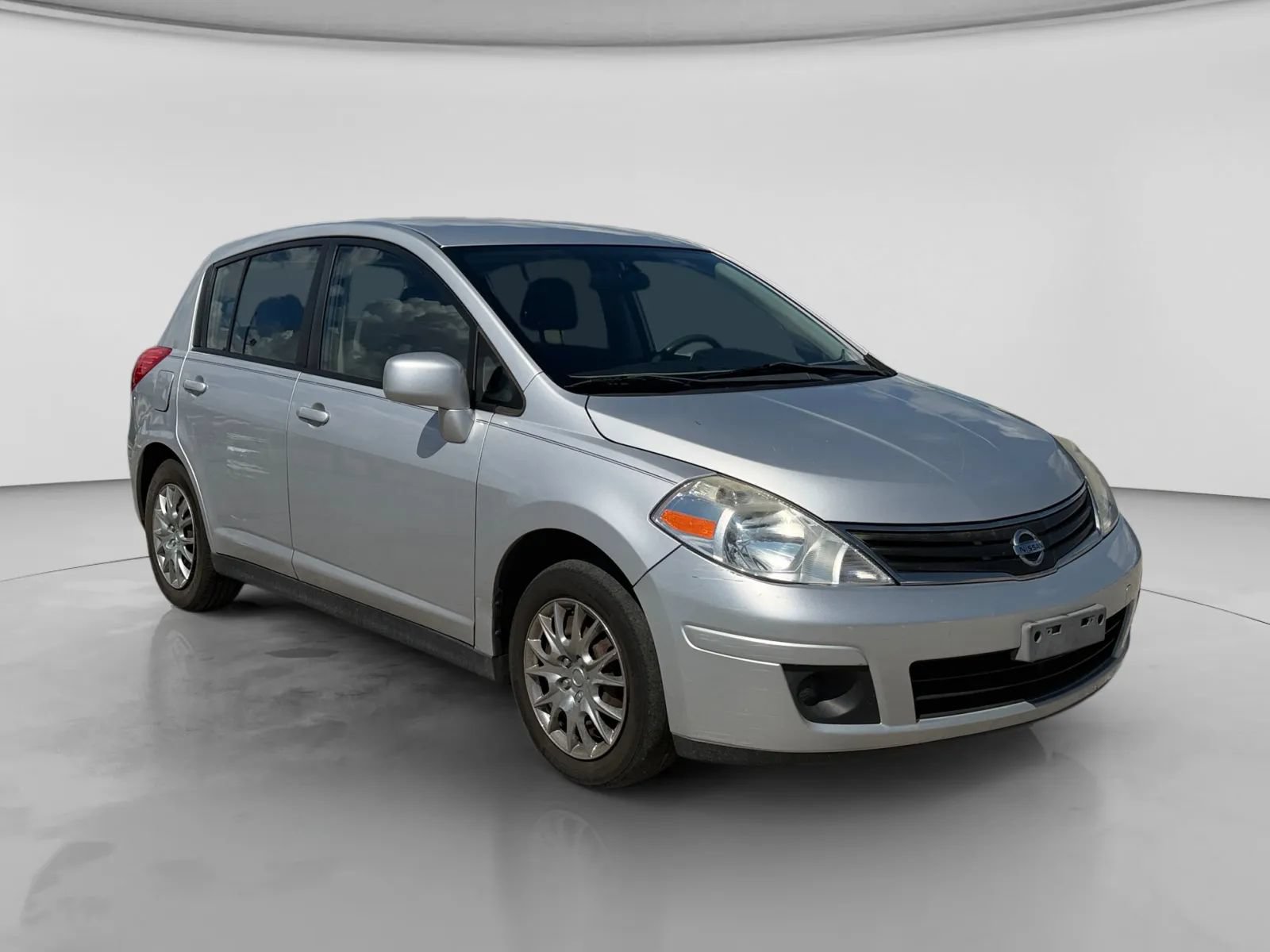 Used 2011 Nissan Versa 1.8 S FWD image 7
