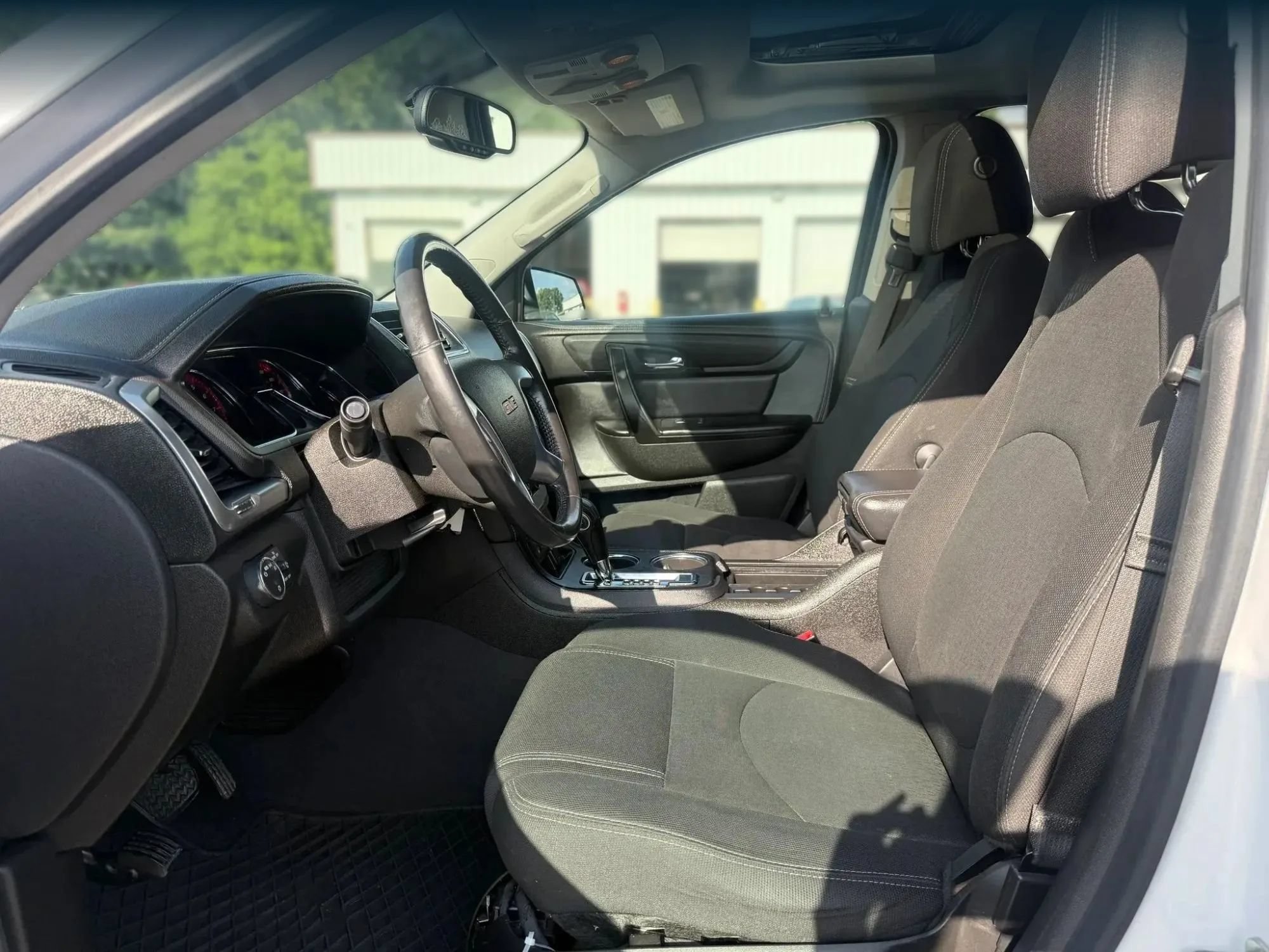 Used 2016 GMC Acadia SLE AWD/4WD image 2