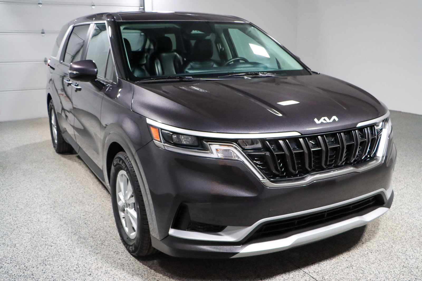 Used 2024 Kia Carnival LX image 5