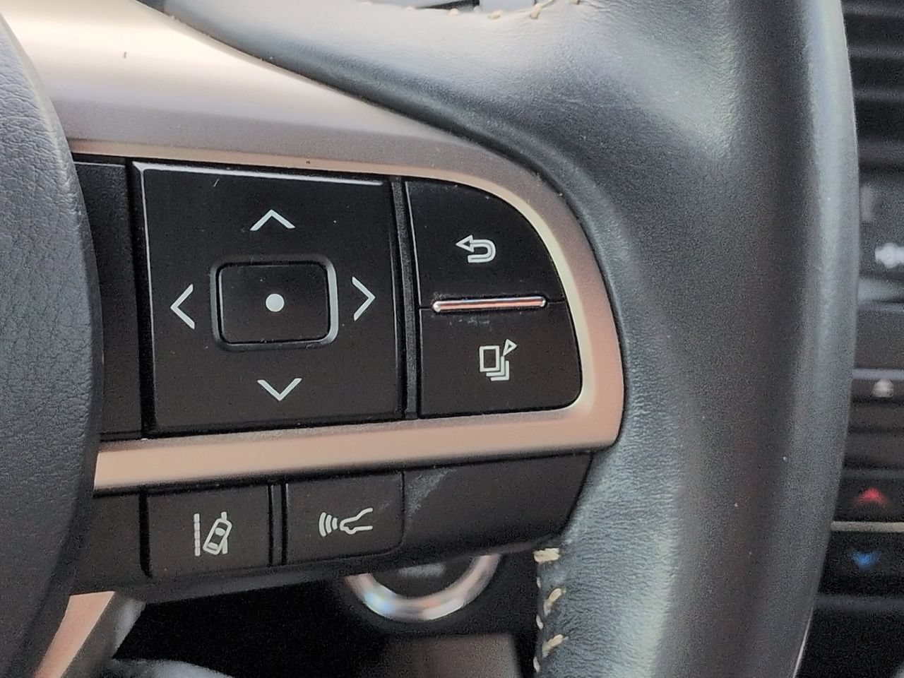 Used 2019 Lexus RX 350L FWD w/ Premium Package image 26