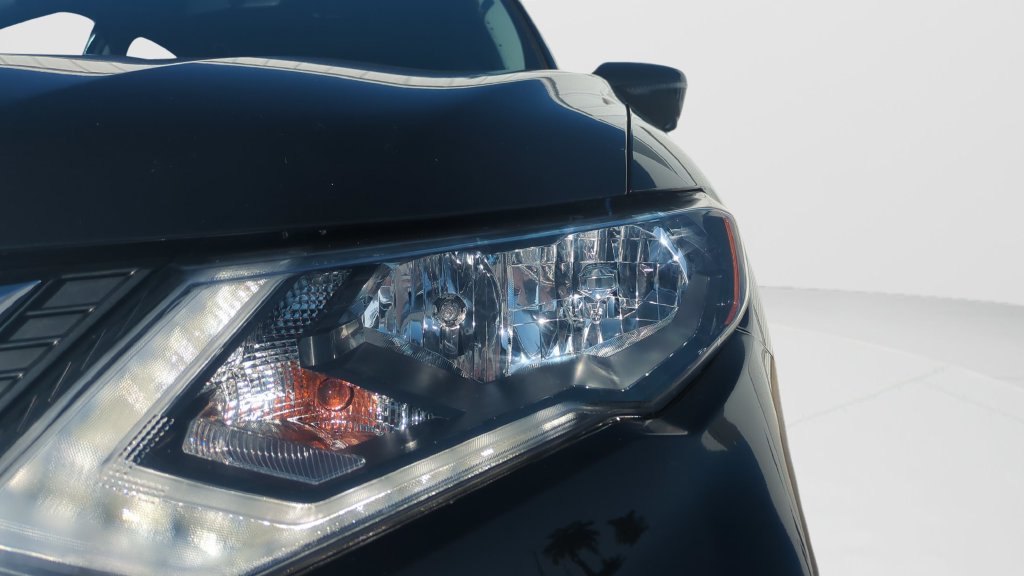 Certified 2018 Nissan Rogue SV w/ Premium Package FWD image 25
