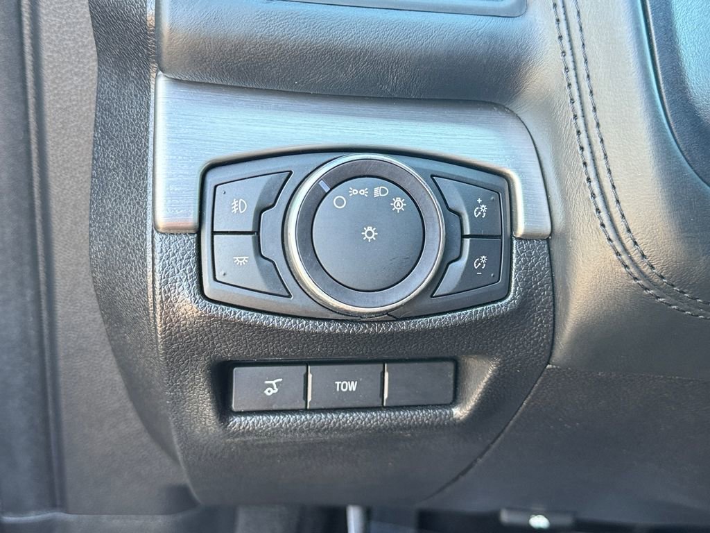 Used 2017 Ford Explorer Platinum image 12