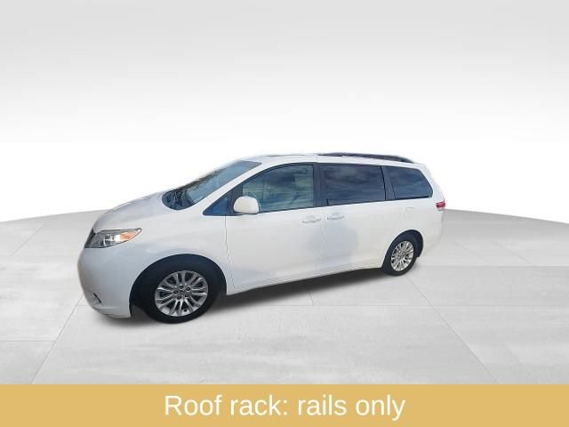 Used 2014 Toyota Sienna XLE image 21