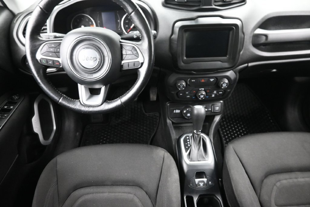 Used 2018 Jeep Renegade Latitude w/ Cold Weather Group AWD/4WD image 14
