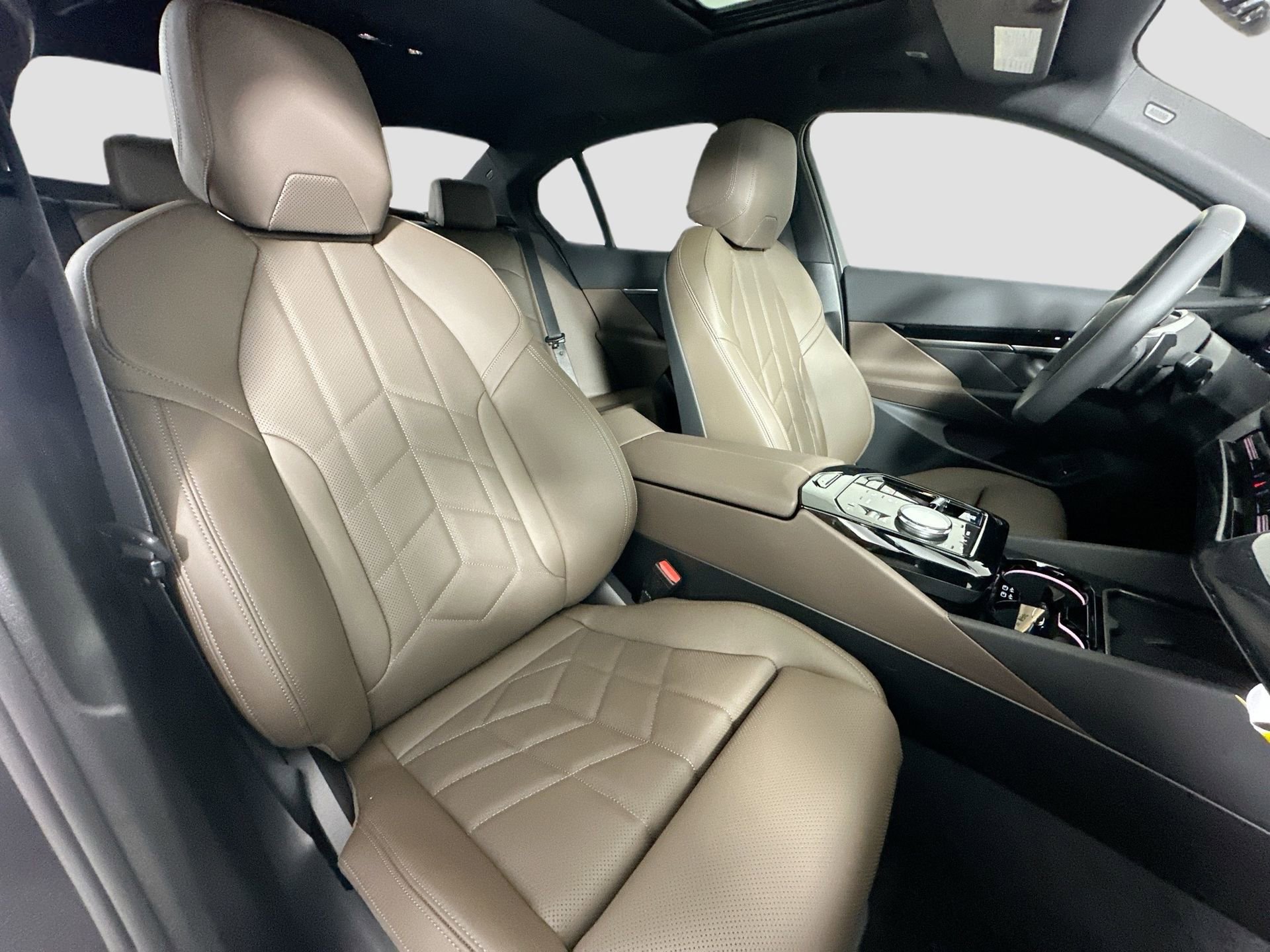 New 2026 BMW 530i xDrive w/ Premium Package image 28