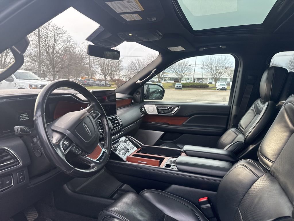 Used 2018 Lincoln Navigator L Reserve w/ Technology Package image 18