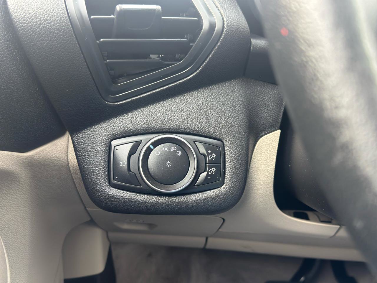 Used 2015 Ford C-MAX Energi SEL w/ Equipment Group 301A image 18