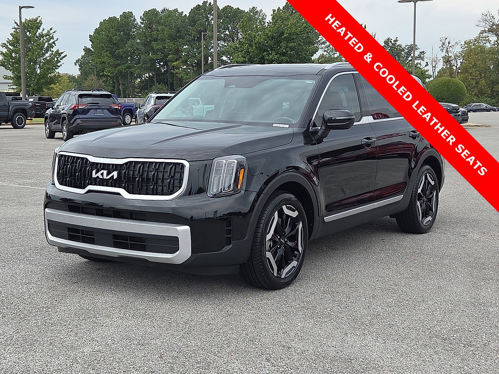 Used 2024 Kia Telluride EX image 2