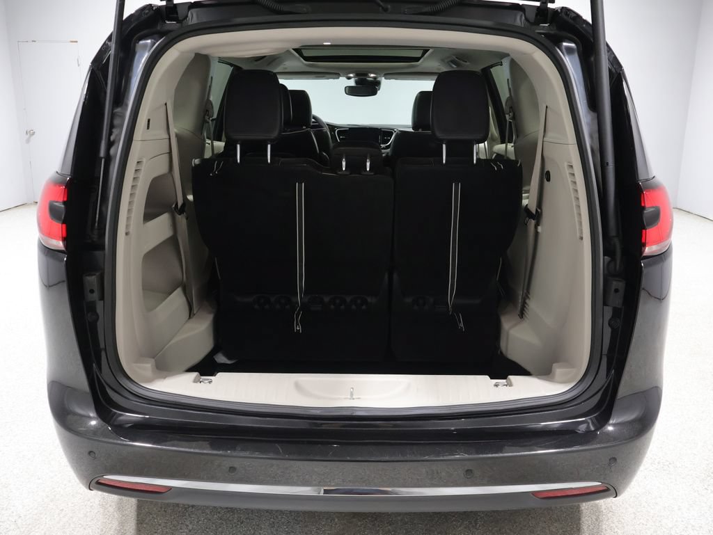 Certified 2024 Chrysler Pacifica Limited FWD image 21