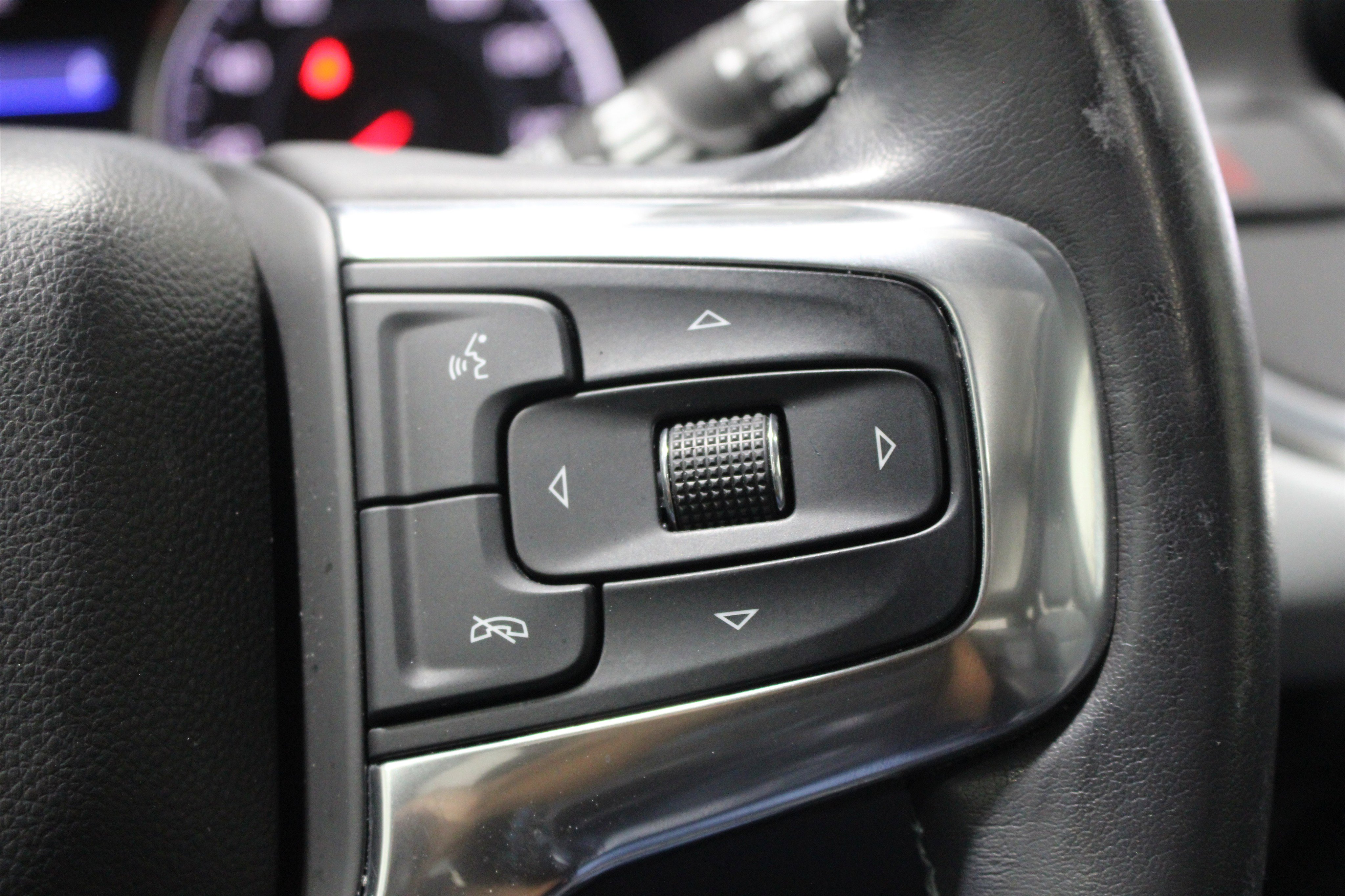 Used 2019 Chevrolet Blazer LT w/ Sun and Wheels Package FWD image 13