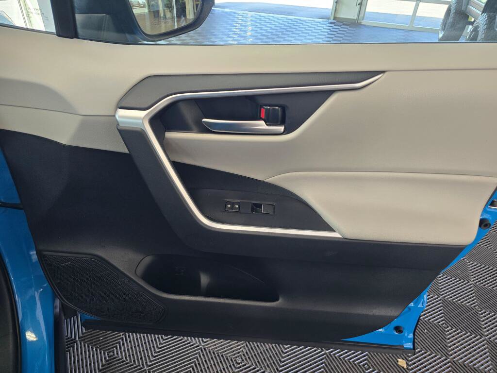 Used 2019 Toyota RAV4 XLE Premium AWD/4WD image 46
