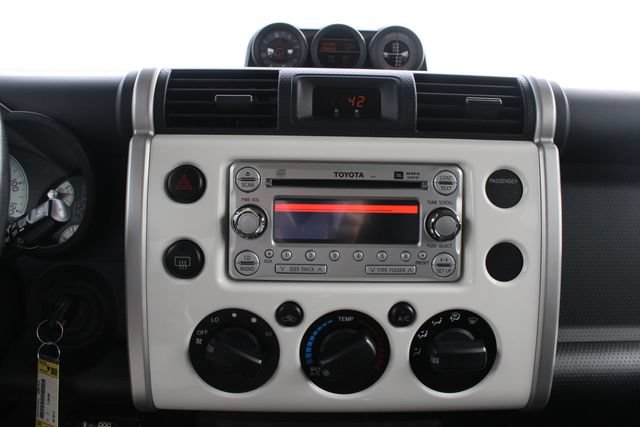 Used 2013 Toyota FJ Cruiser 4WD w/ Upgrade Pkg image 14