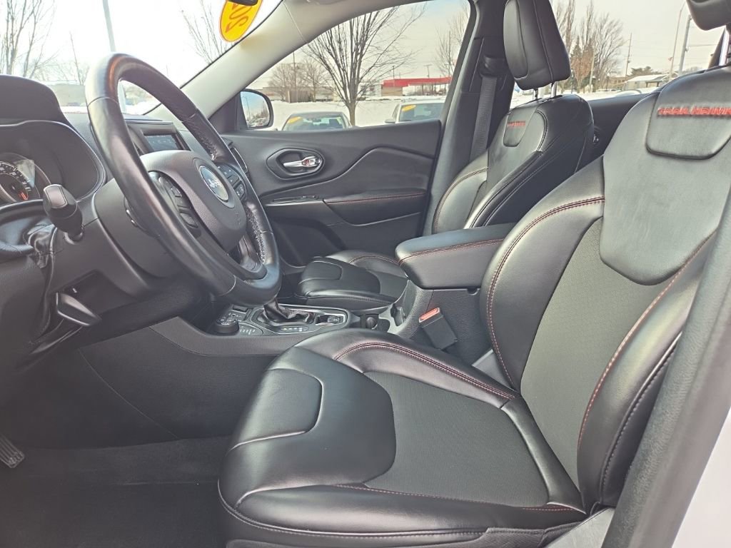 Used 2020 Jeep Cherokee Trailhawk w/ Technology Group image 21