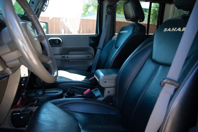 Used 2009 Jeep Wrangler Unlimited Rubicon w/ Dual Top Group image 17