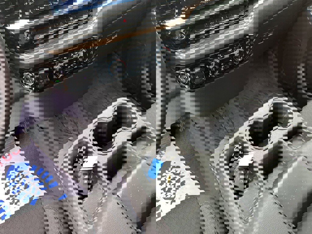 Used 2024 Chevrolet Silverado 2500 LT w/ Convenience Package image 11