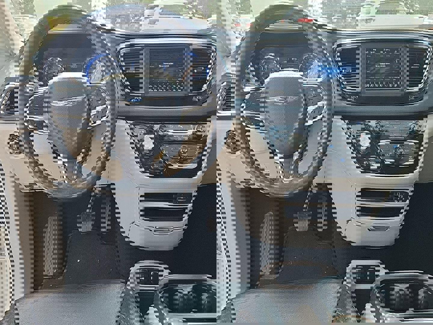 Used 2020 Chrysler Pacifica Touring-L image 8