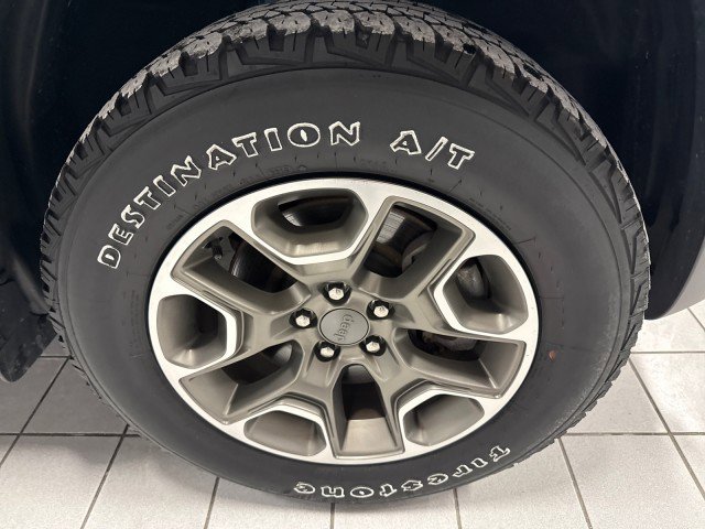 Used 2020 Jeep Cherokee Trailhawk w/ Cold Weather Group image 9