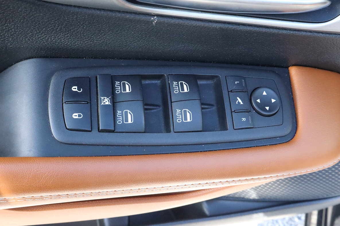 Used 2024 Chrysler Pacifica Pinnacle FWD image 14