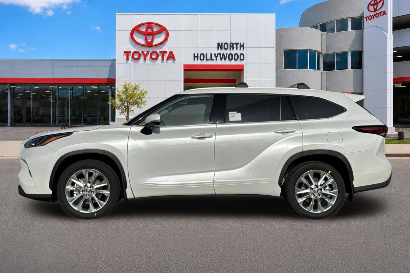 New 2026 Toyota Highlander Limited AWD/4WD image 2