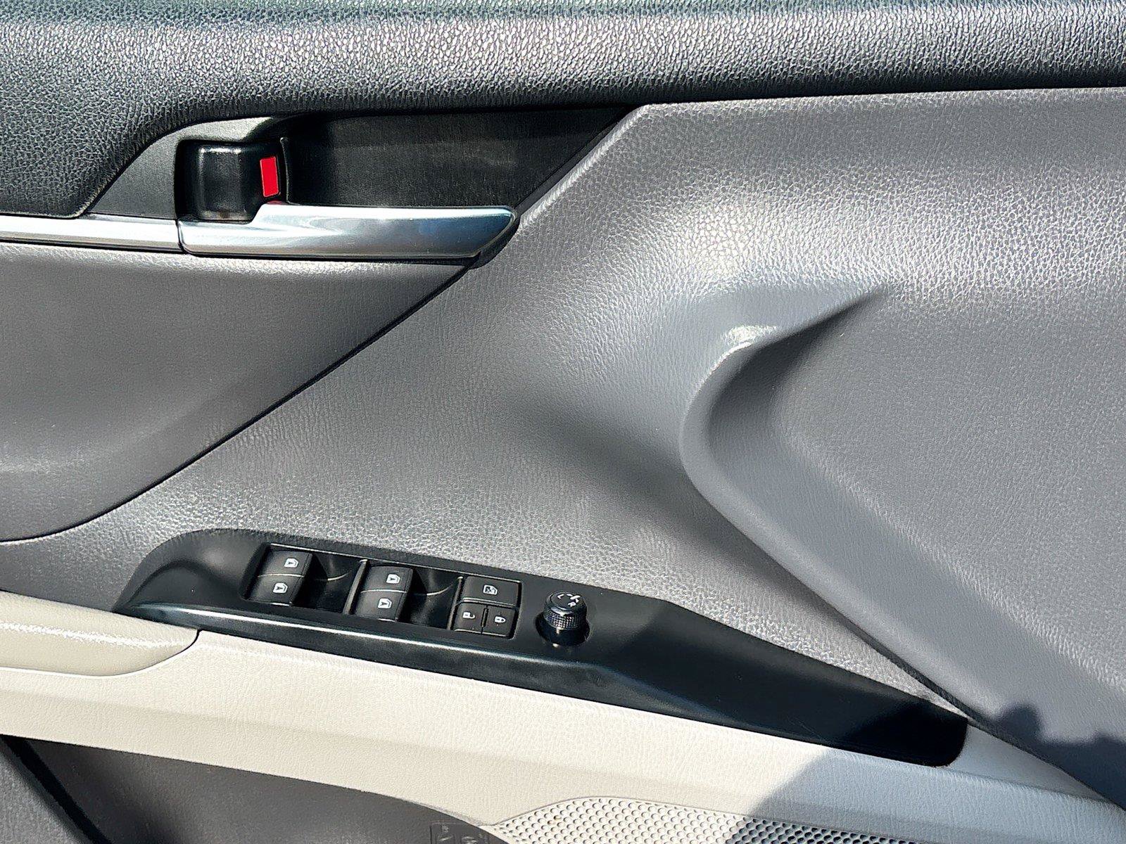 Used 2020 Toyota Camry LE FWD image 17