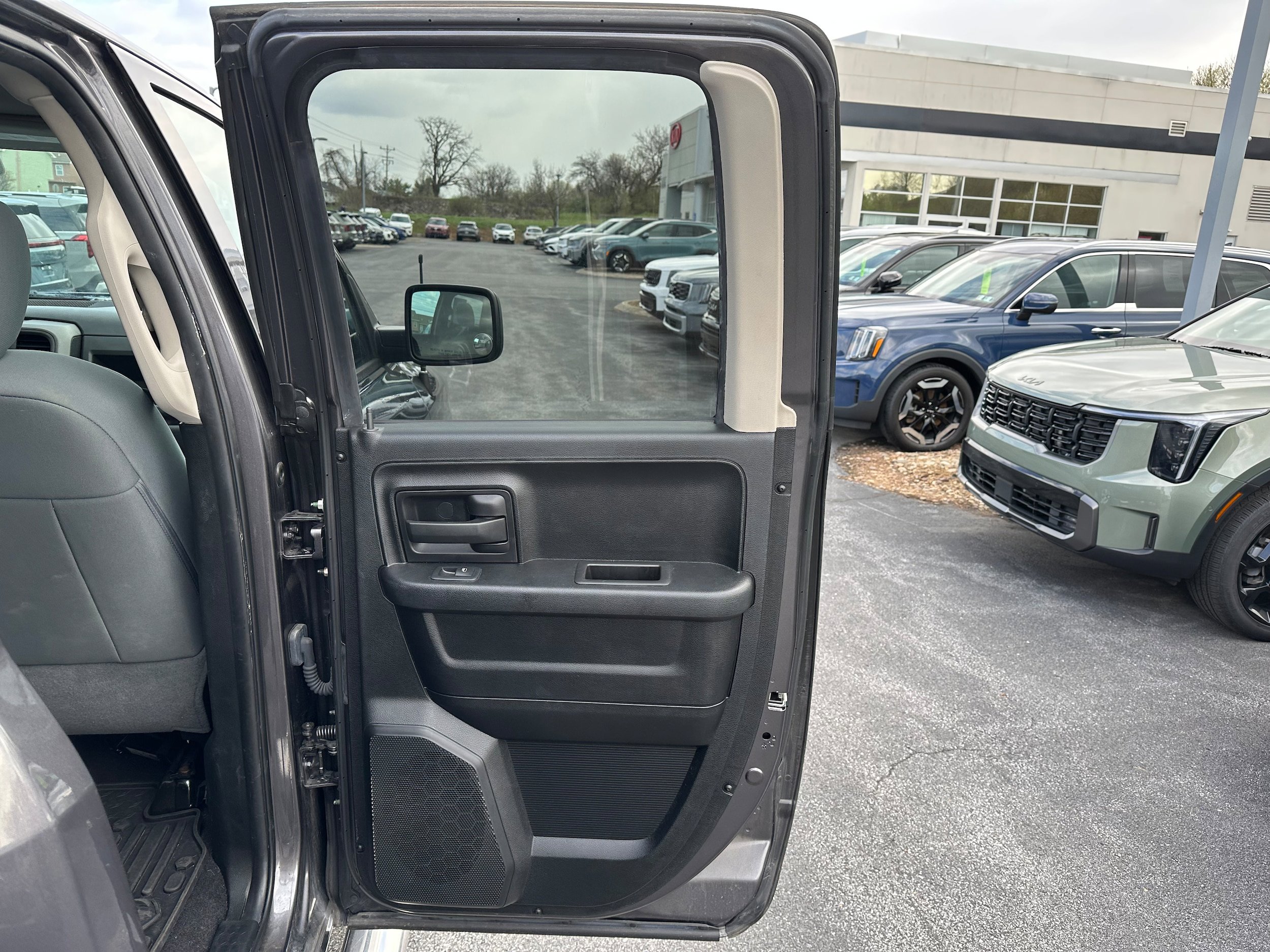 Used 2017 RAM 1500 Express image 14
