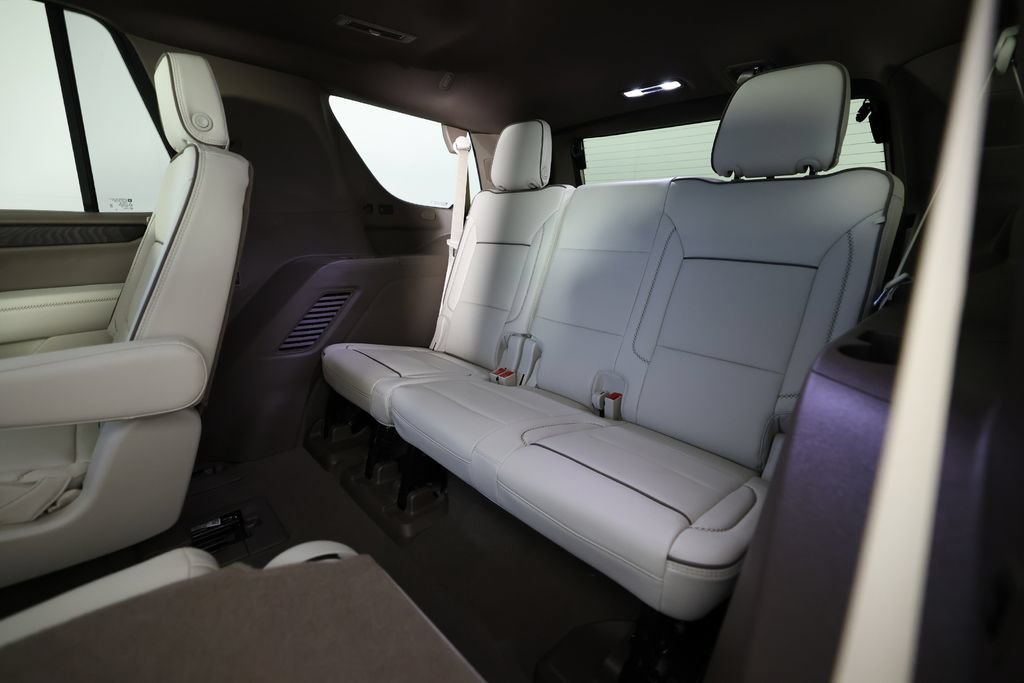 Used 2026 GMC Yukon Denali w/ Sun & Power Step Package AWD/4WD image 16