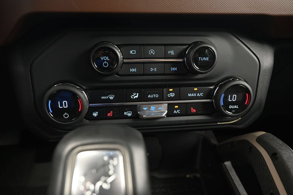 Used 2024 Ford Bronco Outer Banks w/ Sasquatch Package AWD/4WD image 28
