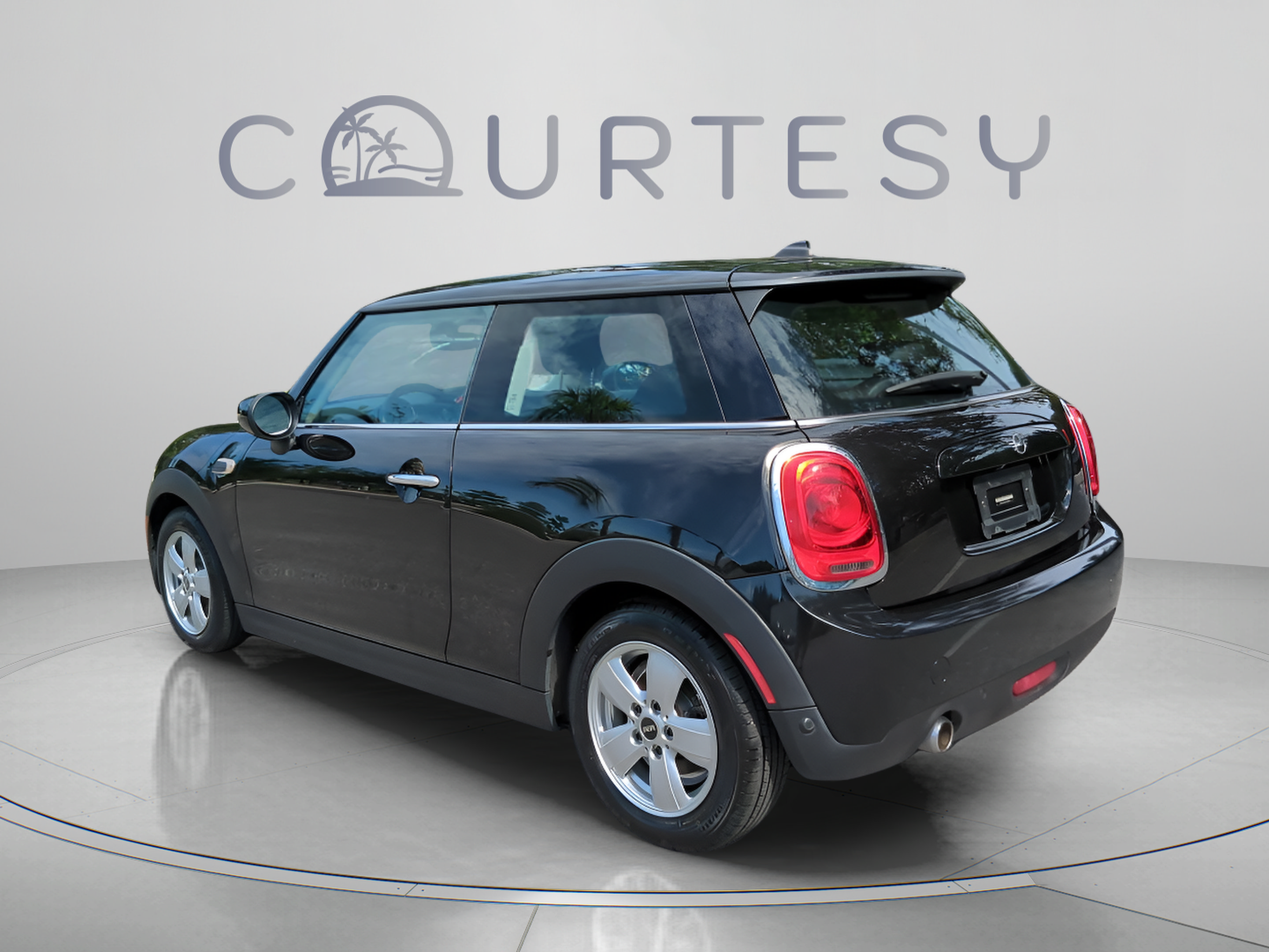 Used 2021 MINI Cooper 2-Door Hardtop FWD image 5