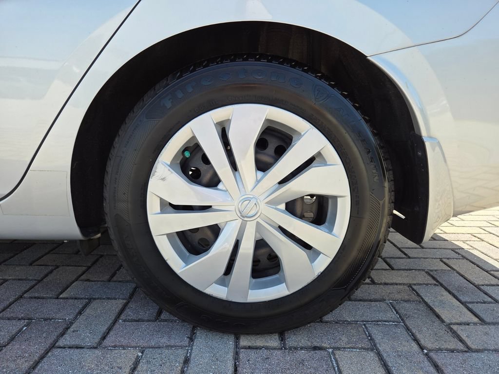 Used 2022 Nissan Versa S FWD image 19