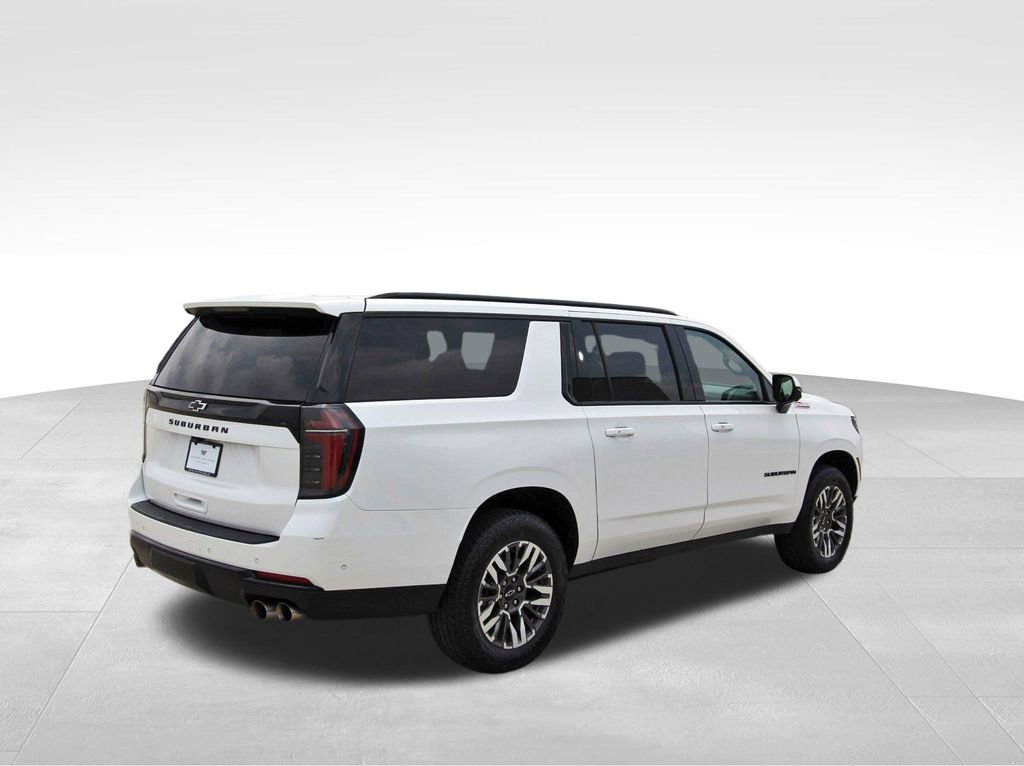 Used 2025 Chevrolet Suburban Z71 AWD/4WD image 4