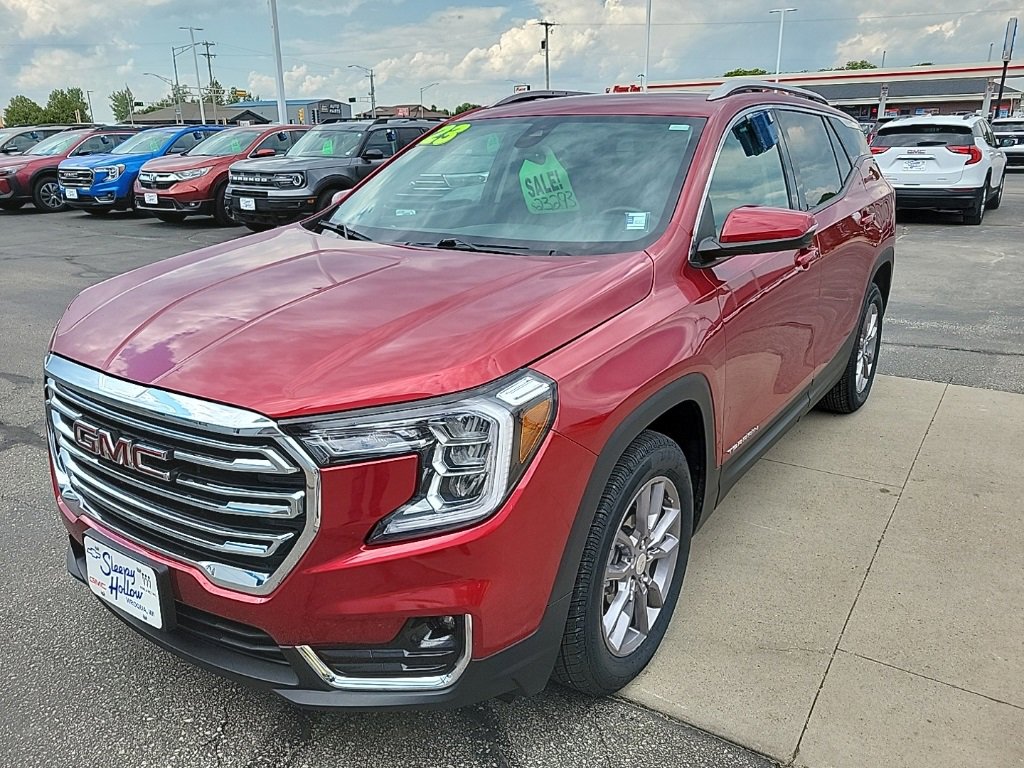 Used 2023 GMC Terrain SLT image 1