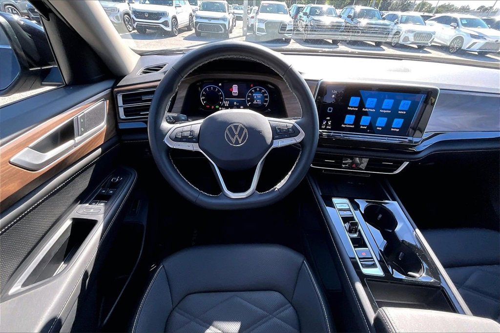 Certified 2025 Volkswagen Atlas SE w/ Black Wheel Package image 19